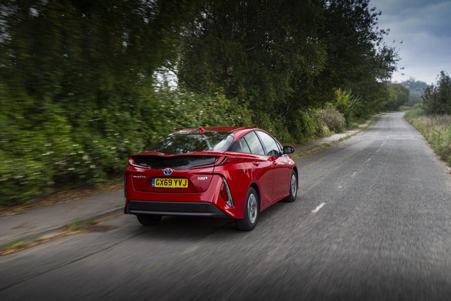  Toyota Prius Plug-in Hybrid Business Edition+ 2019 года  (UK) (фото 8 из 30)